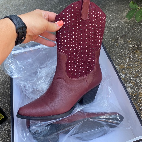 Reba Shoes - REBA BRAND NEW BOOTS SIZE 8.5